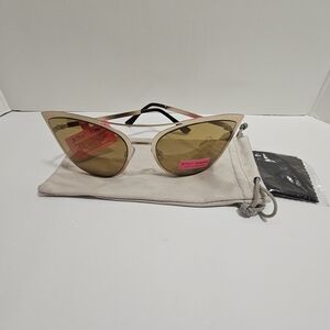 NWT Betsey Johnson Gold Cat Eye Sunglasses – Metal Frames with Pink Heart